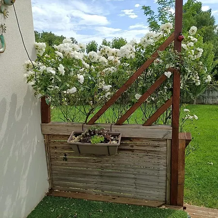 La Des Jours Heureux Hébergement de vacances *
